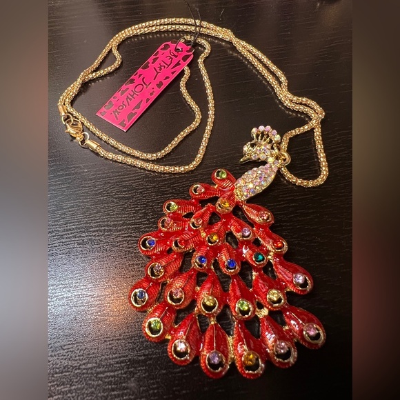 🦚 NWT! Betsey Johnson Red Rhinestone Peacock Necklace - Picture 4 of 5